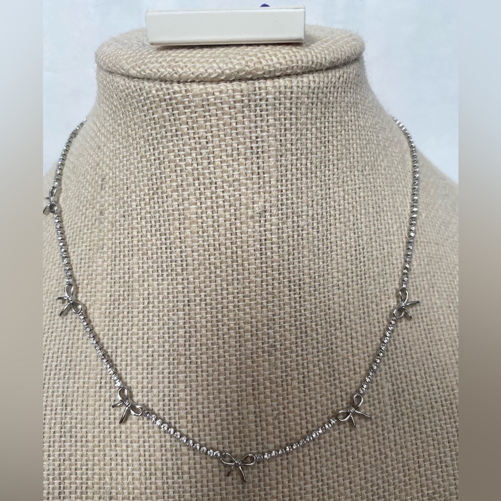 Francesca’s Collections Kay Cupchain Bow Station Necklace silver